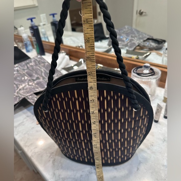 SARAYE Tatami Baskets of Cambodia Woven Grass Purse - Picture 6 of 9